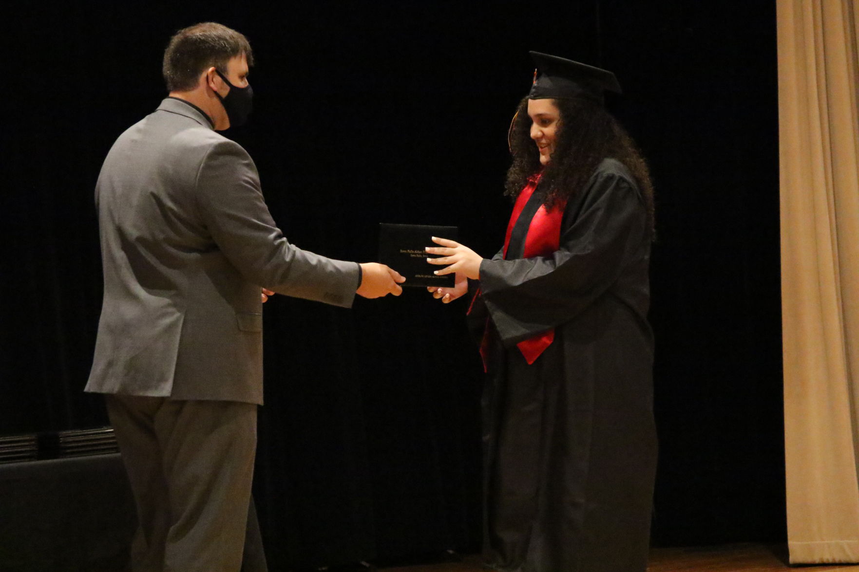IFA_Grad1553.JPG